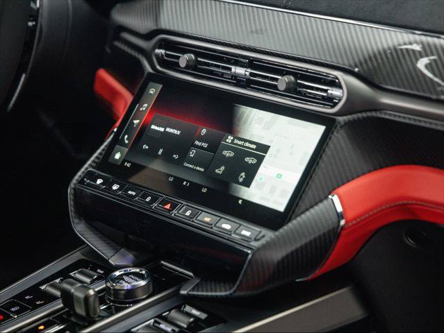 Used 2025 Aston Martin Vanquish RWD image 25