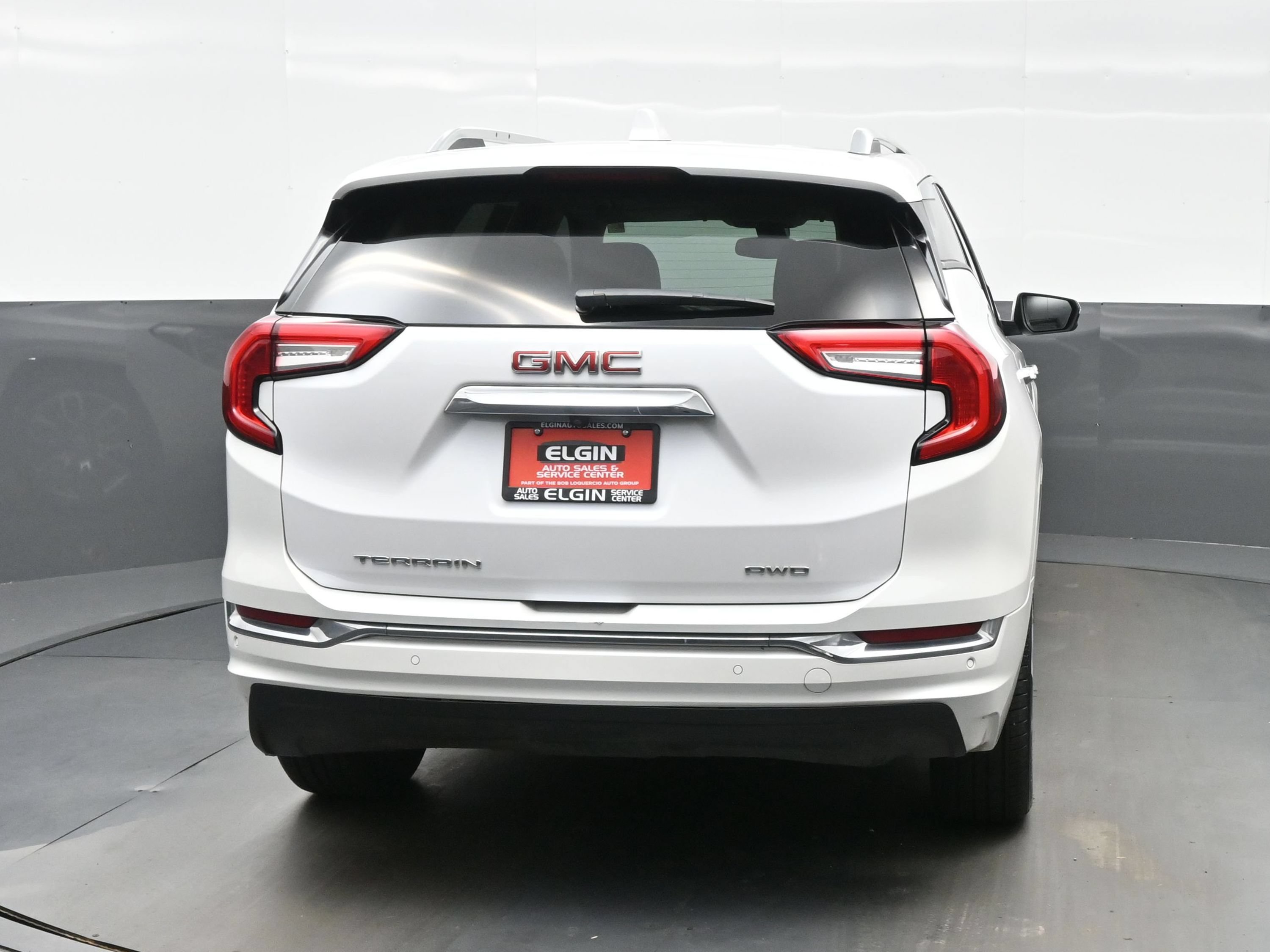 Used 2023 GMC Terrain Denali w/ Denali Premium Package AWD/4WD image 5