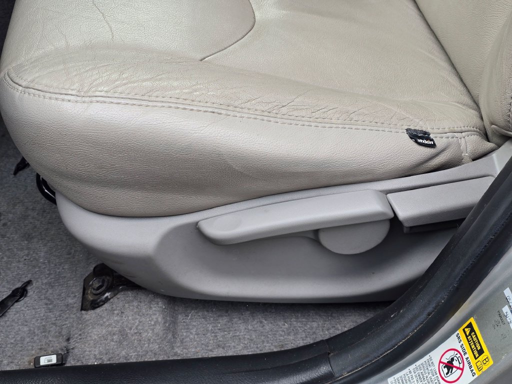 Used 2012 Toyota RAV4 4WD V6 w/ Tow Prep Pkg image 12