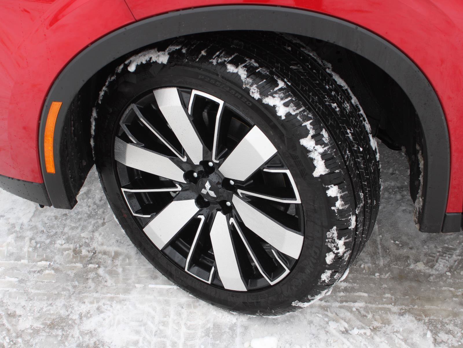 New 2025 Mitsubishi Outlander SE image 8