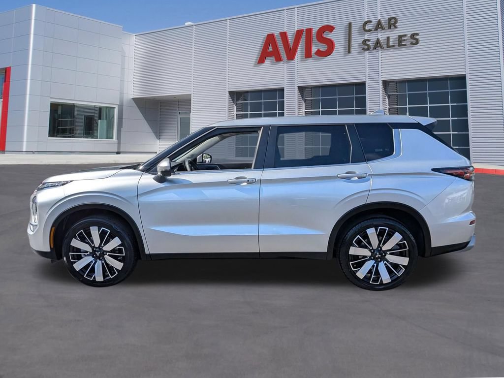 Used 2025 Mitsubishi Outlander SE AWD/4WD image 11