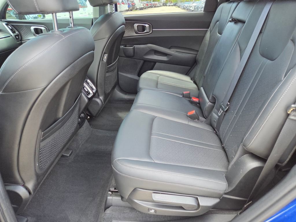 Used 2023 Kia Sorento S image 20