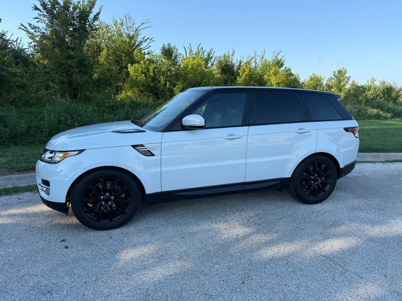 Used 2017 Land Rover Range Rover Sport HSE image 4
