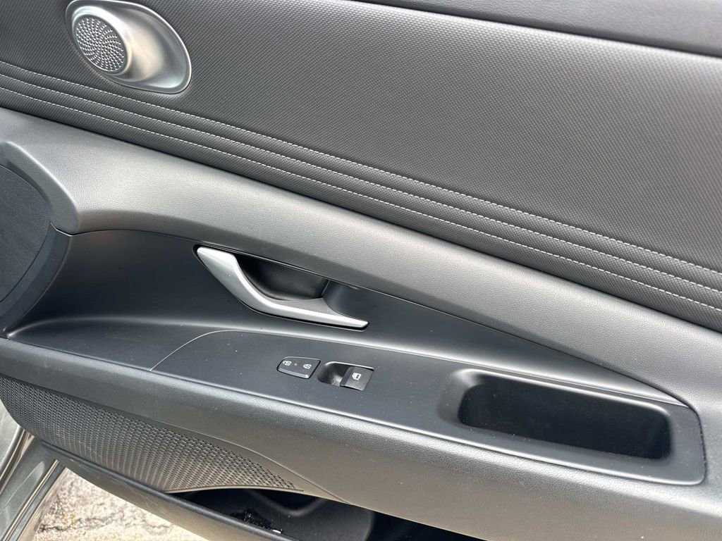 Used 2025 Hyundai Elantra SEL image 26