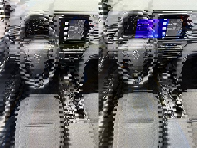 Used 2025 Toyota Camry LE image 12