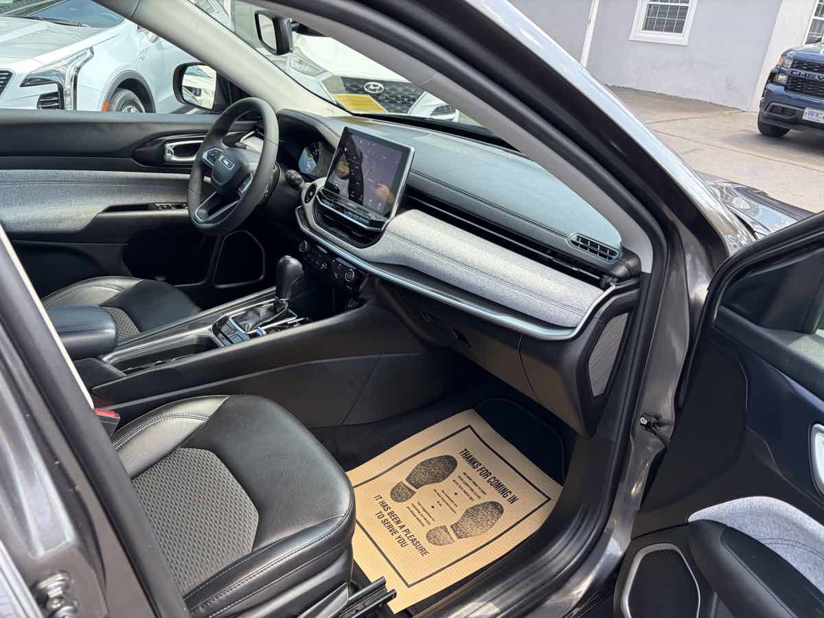 Used 2022 Jeep Compass Latitude image 28