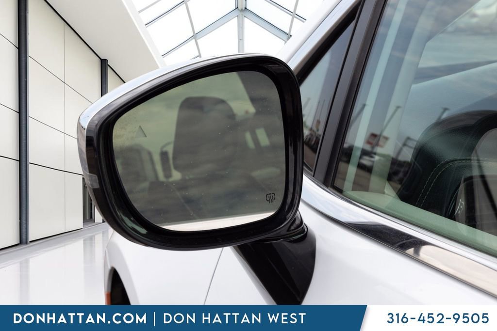 Used 2023 Chrysler Pacifica Limited FWD image 30