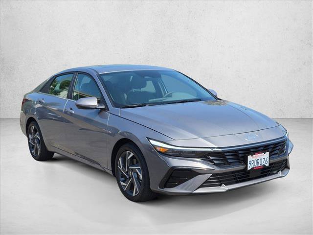 Used 2025 Hyundai Elantra SEL FWD image 3