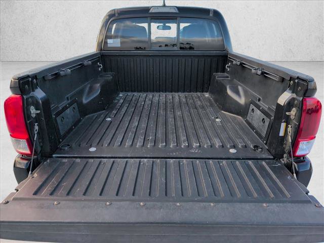 Used 2016 Toyota Tacoma SR5 w/ SR5 Appearance Package (SN) image 6