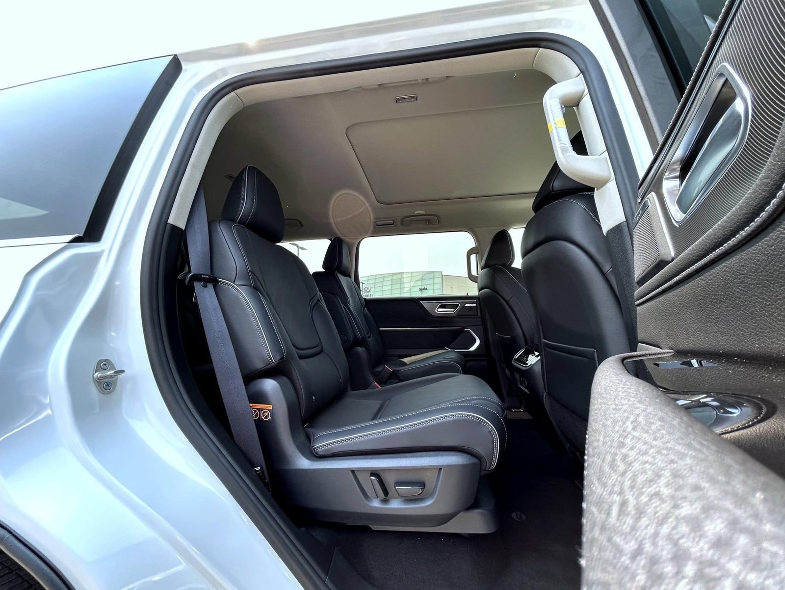New 2027 INFINITI QX80 Luxe w/ Cargo Package AWD/4WD image 18