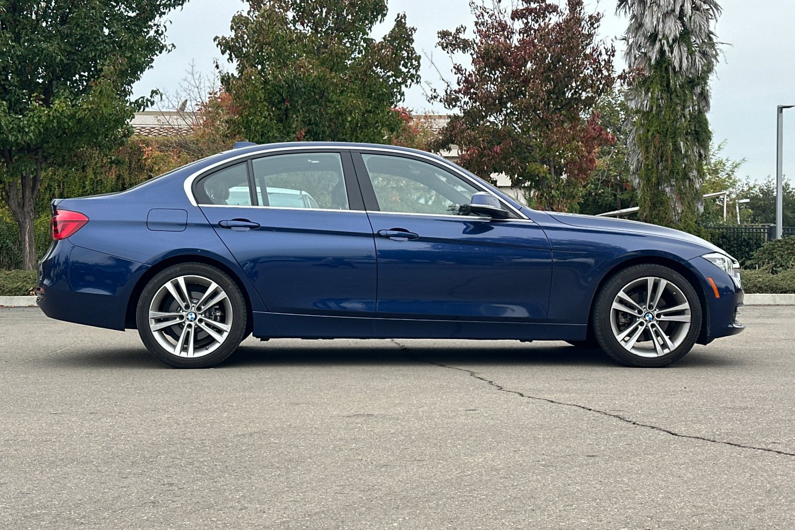 Used 2018 BMW 330i Sedan RWD image 3