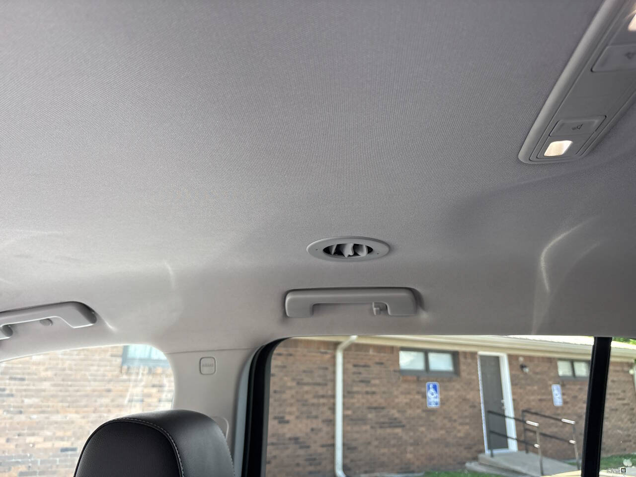 Used 2023 GMC Acadia SLT w/ Preferred Package FWD image 32