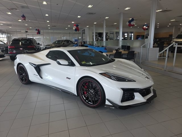 Used 2023 Chevrolet Corvette Z06 w/ Z07 Performance Package RWD image 4