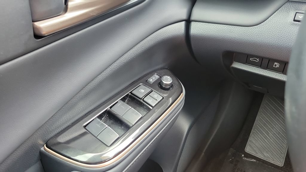 Certified 2026 Toyota Crown AWD/4WD image 19
