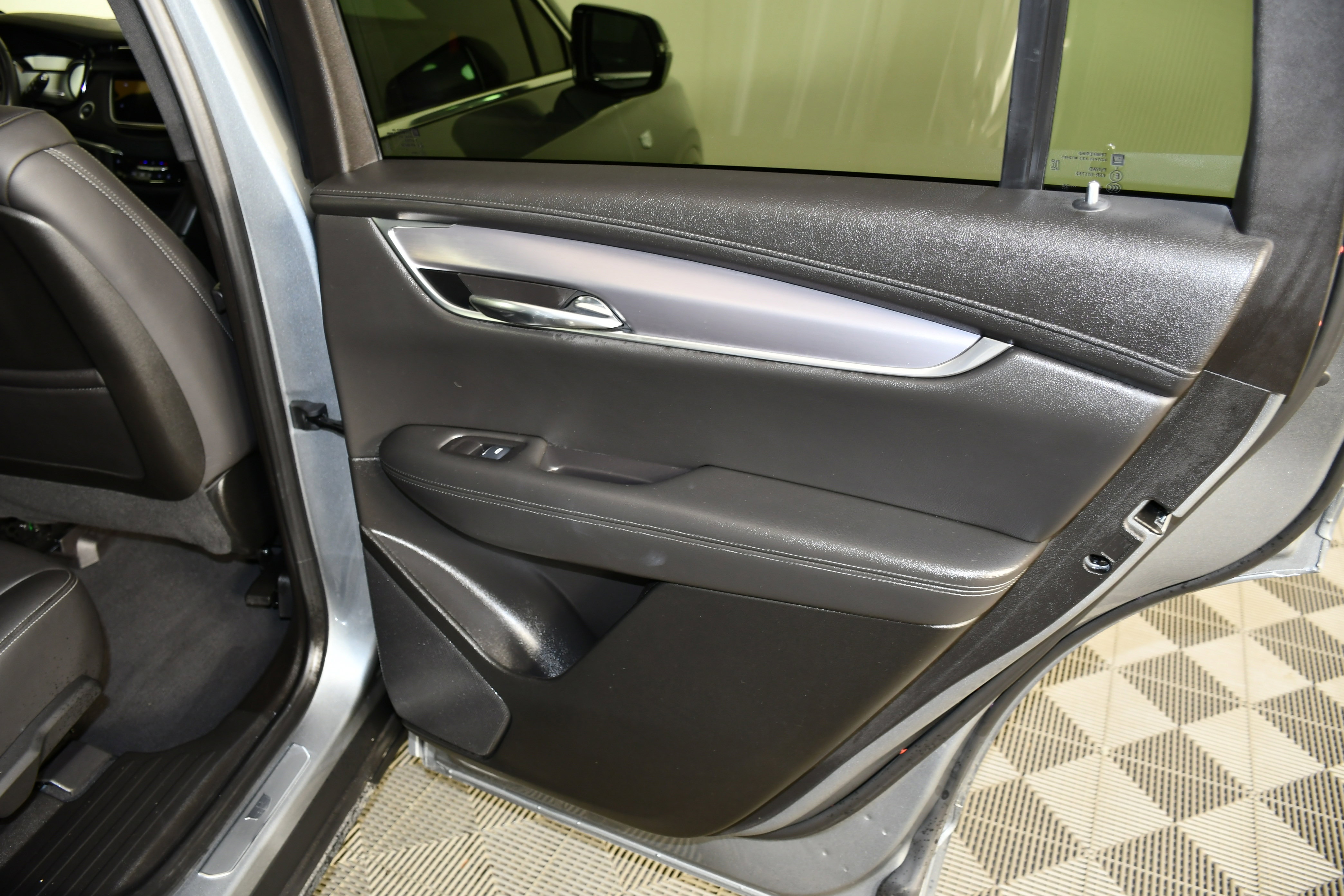 Used 2025 Cadillac XT6 Luxury image 44