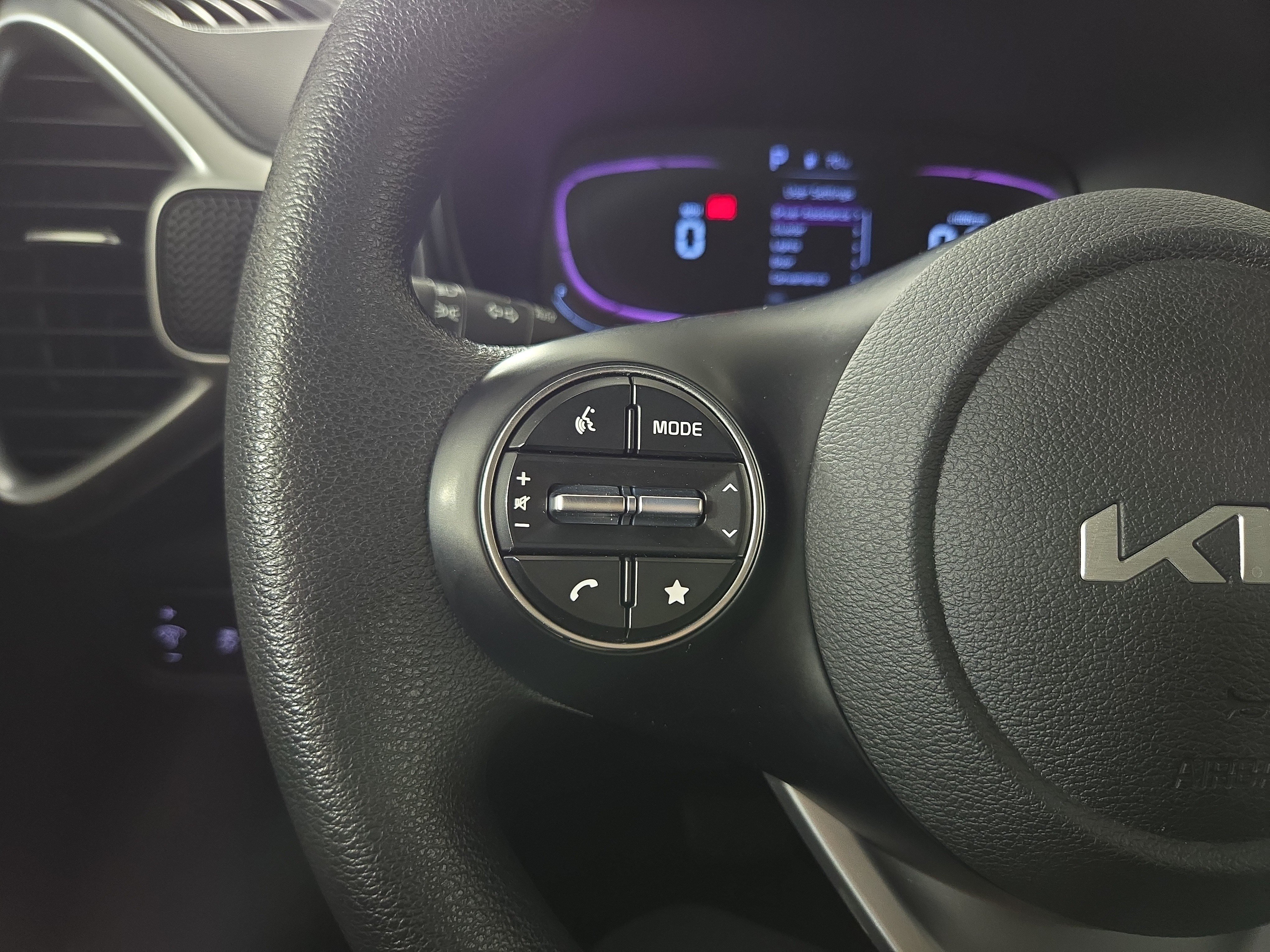 Used 2024 Kia Soul LX w/ LX Technology Package FWD image 16