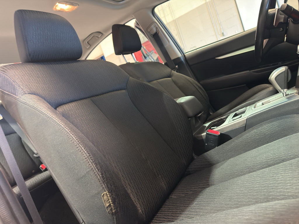 Used 2010 Subaru Legacy 2.5i Premium AWD/4WD image 22
