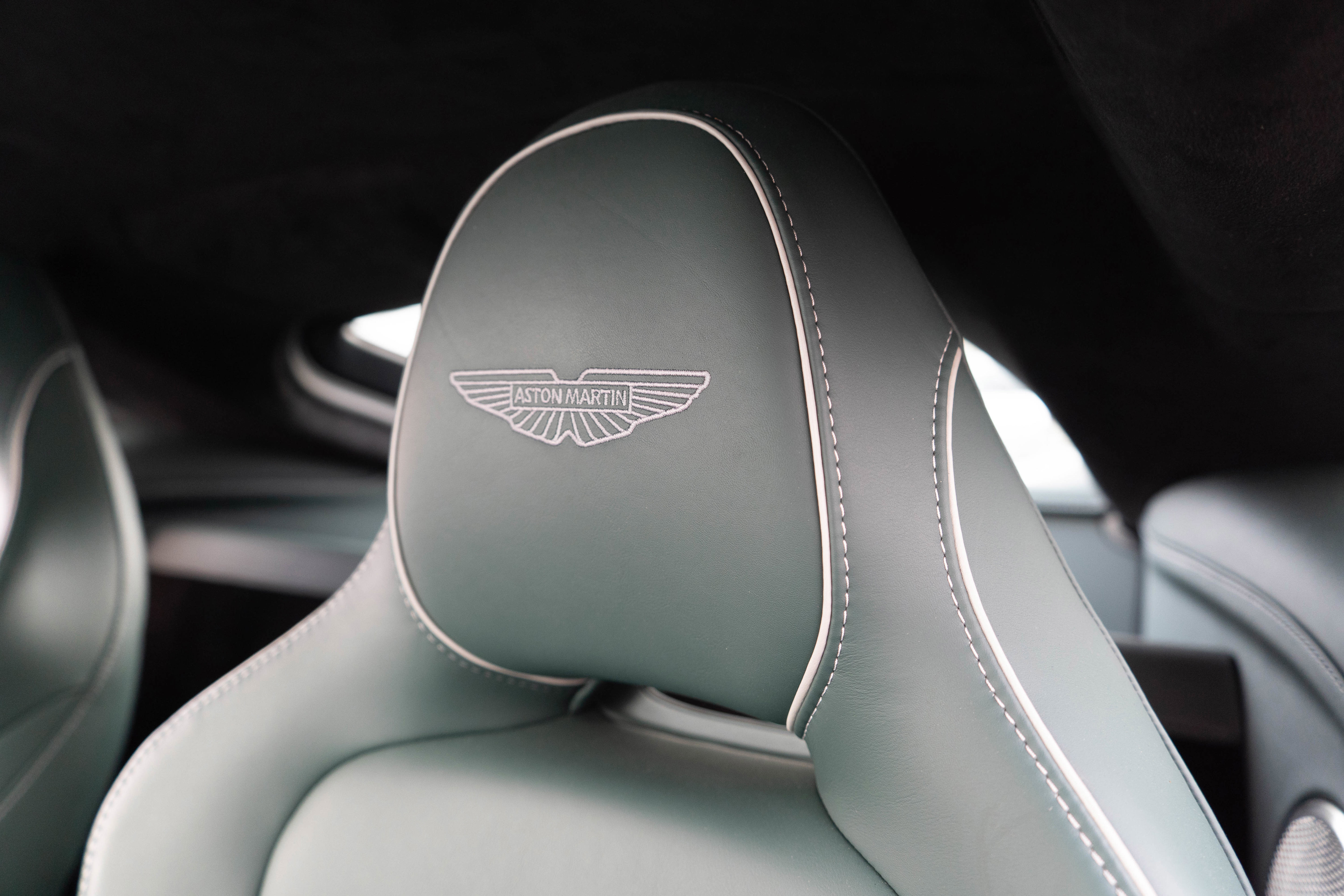 Used 2025 Aston Martin V8 Vantage Coupe image 12