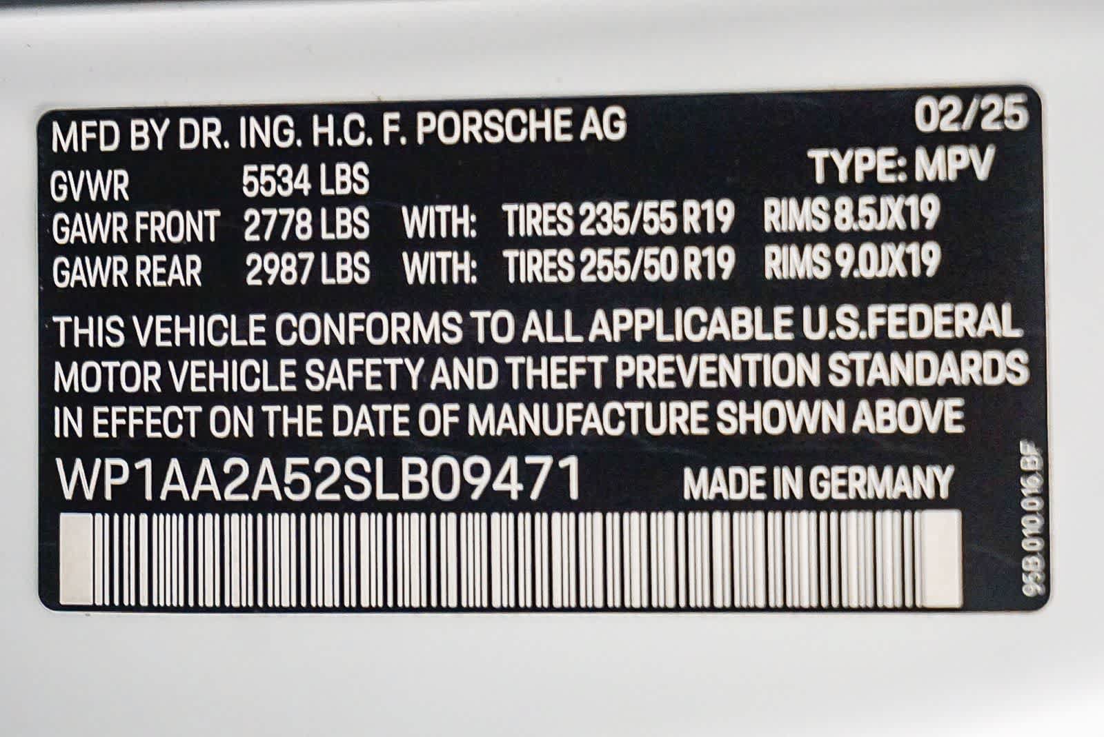 Certified 2025 Porsche Macan AWD/4WD image 23