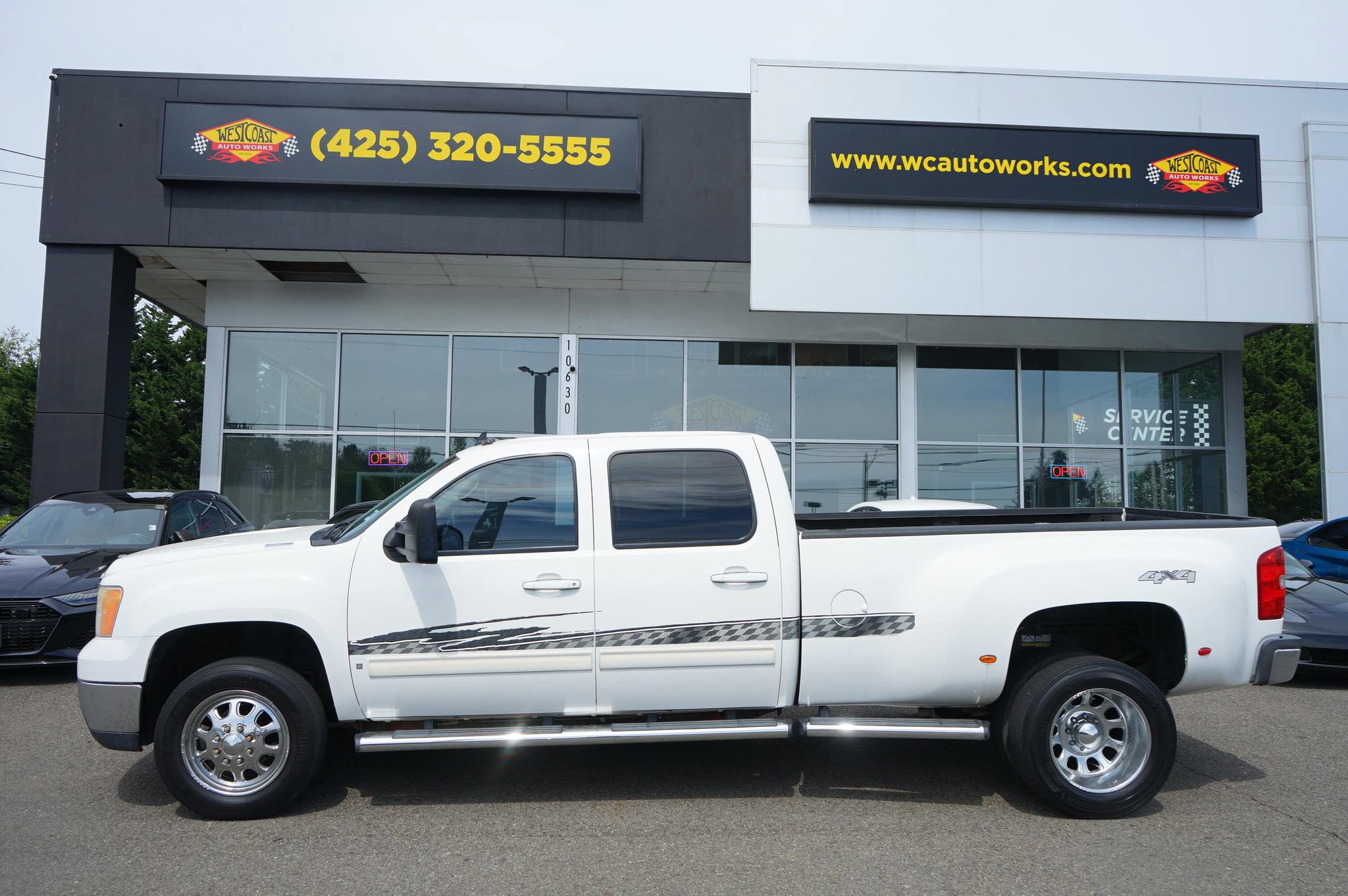 Used 2008 GMC Sierra 3500 SLT AWD/4WD image 2
