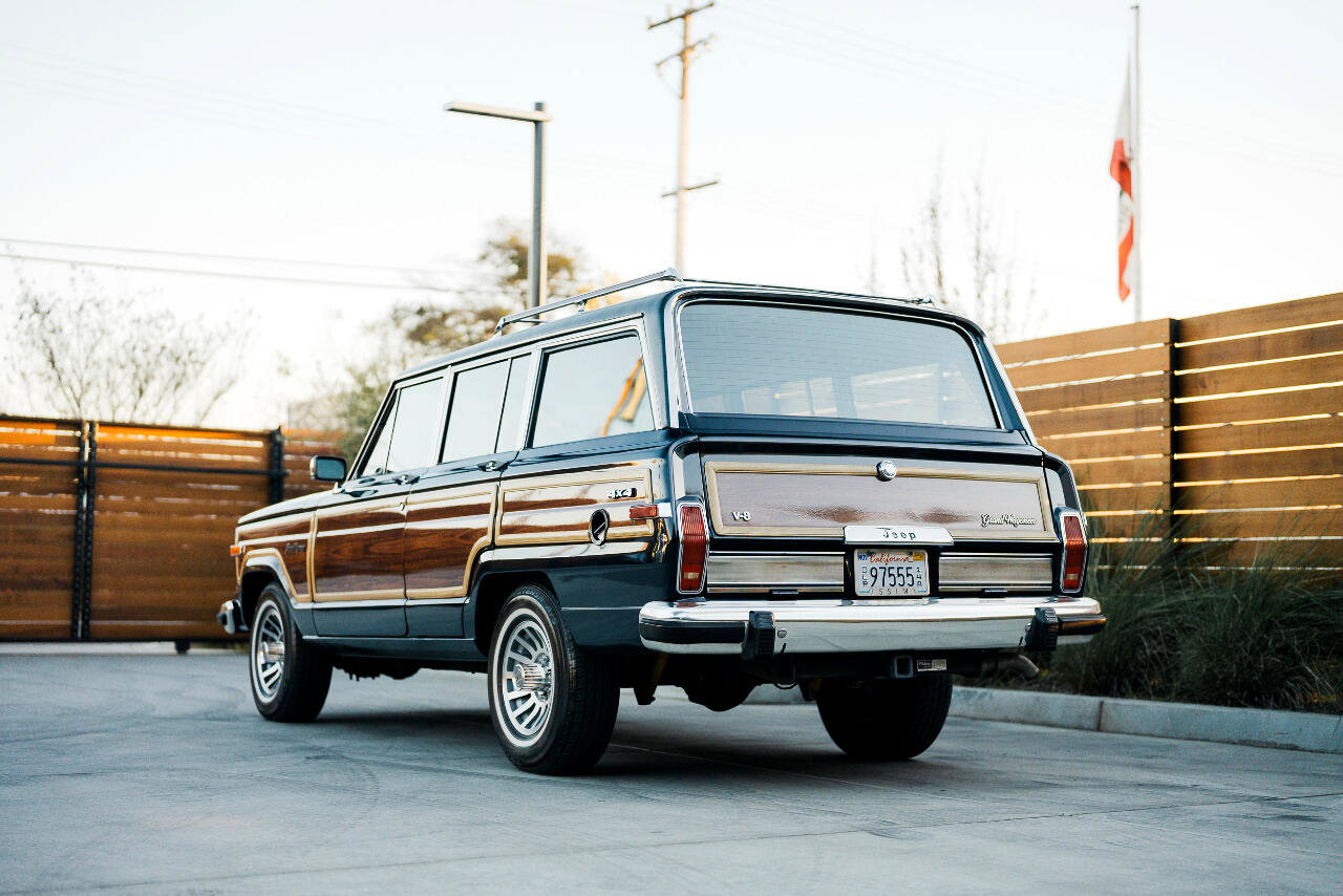 Used 1987 Jeep Grand Wagoneer image 13