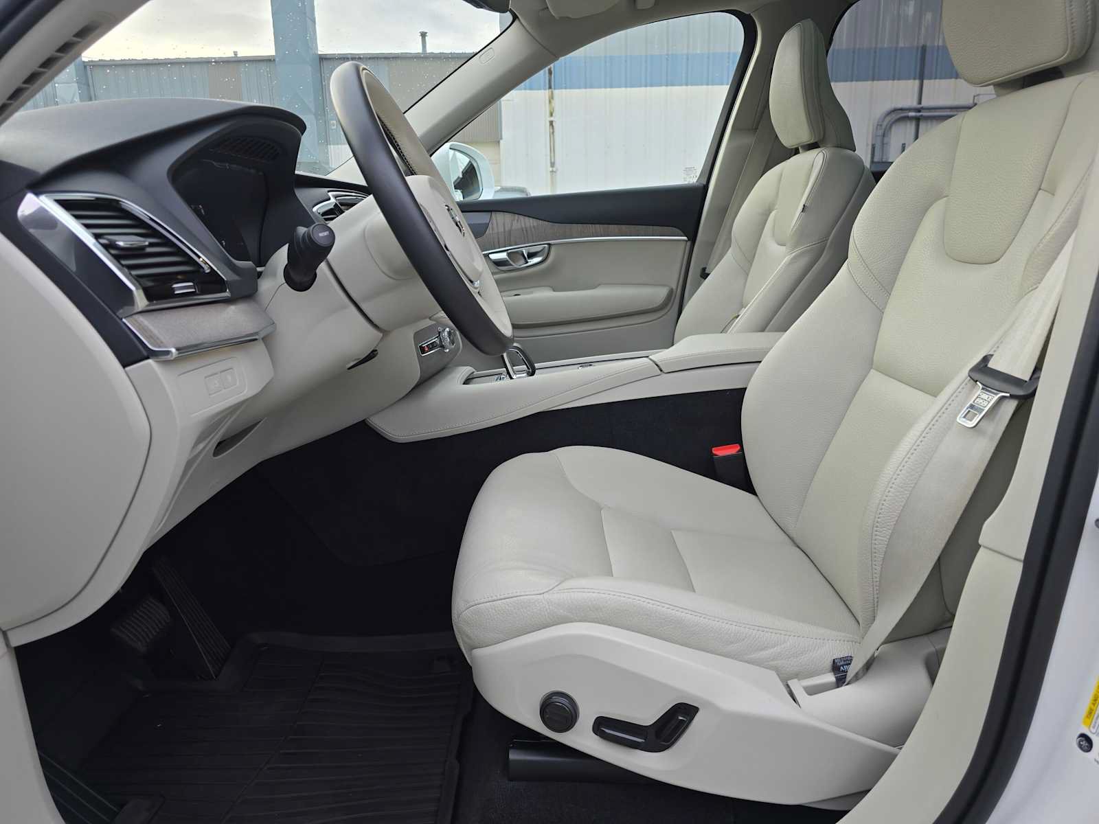 Certified 2025 Volvo XC90 T8 Plus w/ Protection Package Premier AWD/4WD image 21