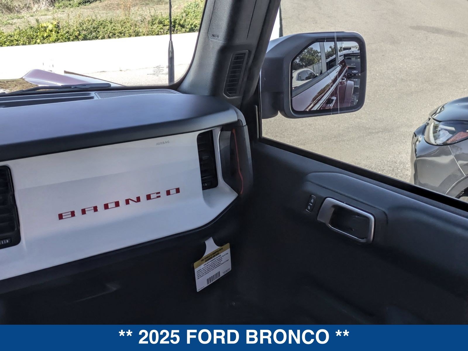 Used 2025 Ford Bronco Heritage Edition AWD/4WD image 34