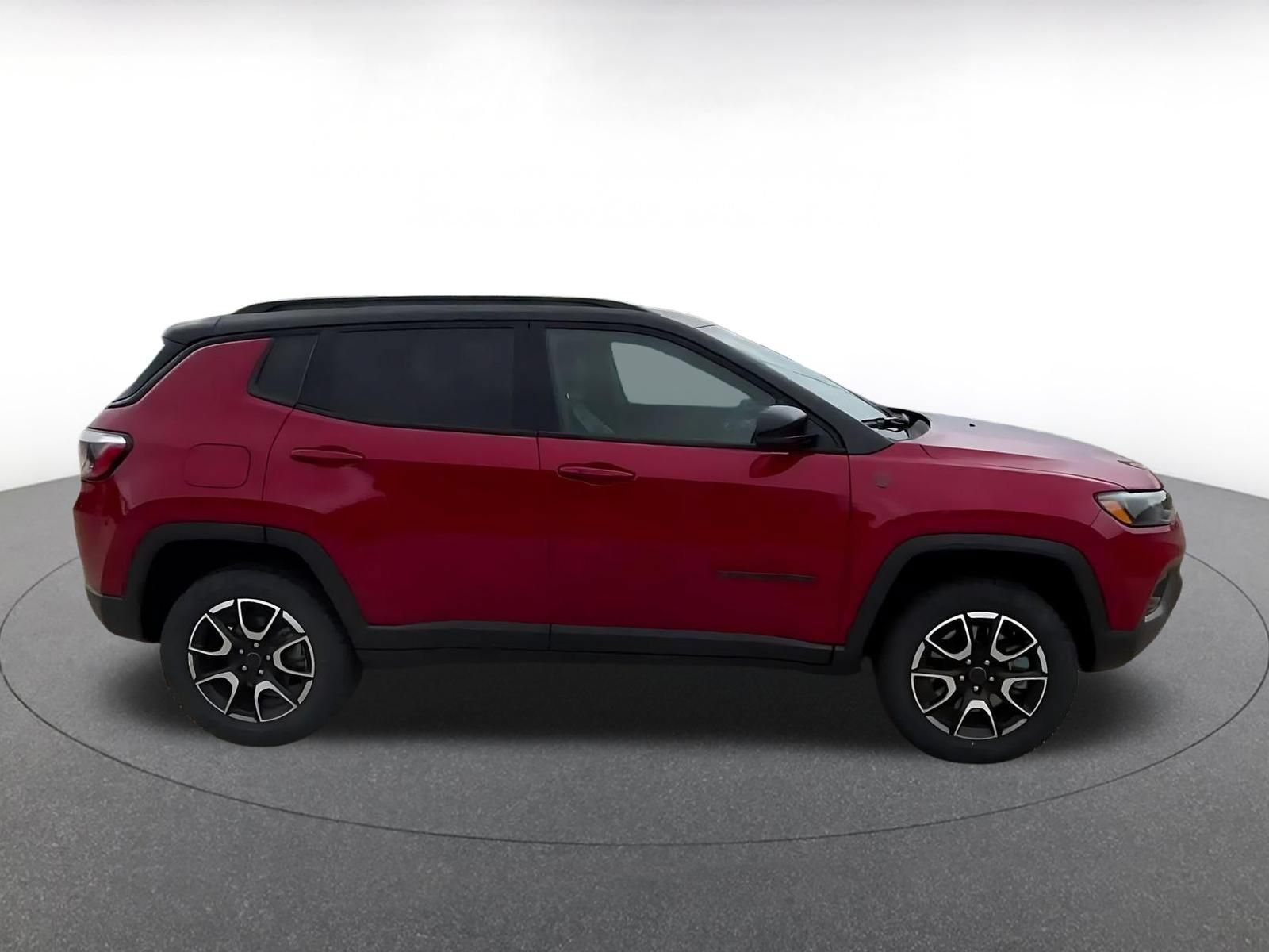 Used 2025 Jeep Compass Trailhawk AWD/4WD image 13