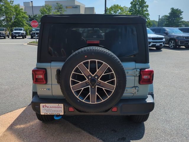 Used 2023 Jeep Wrangler Unlimited Sahara AWD/4WD image 5