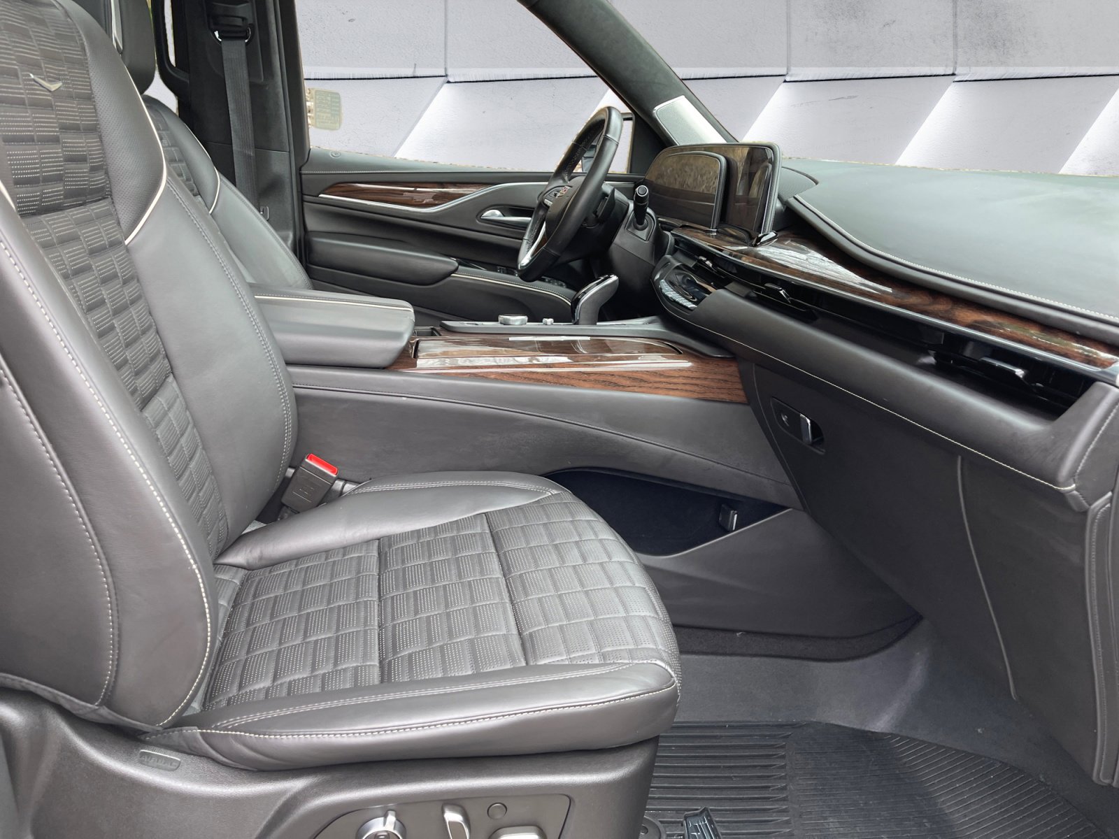 Used 2023 Cadillac Escalade Premium Luxury Platinum image 16