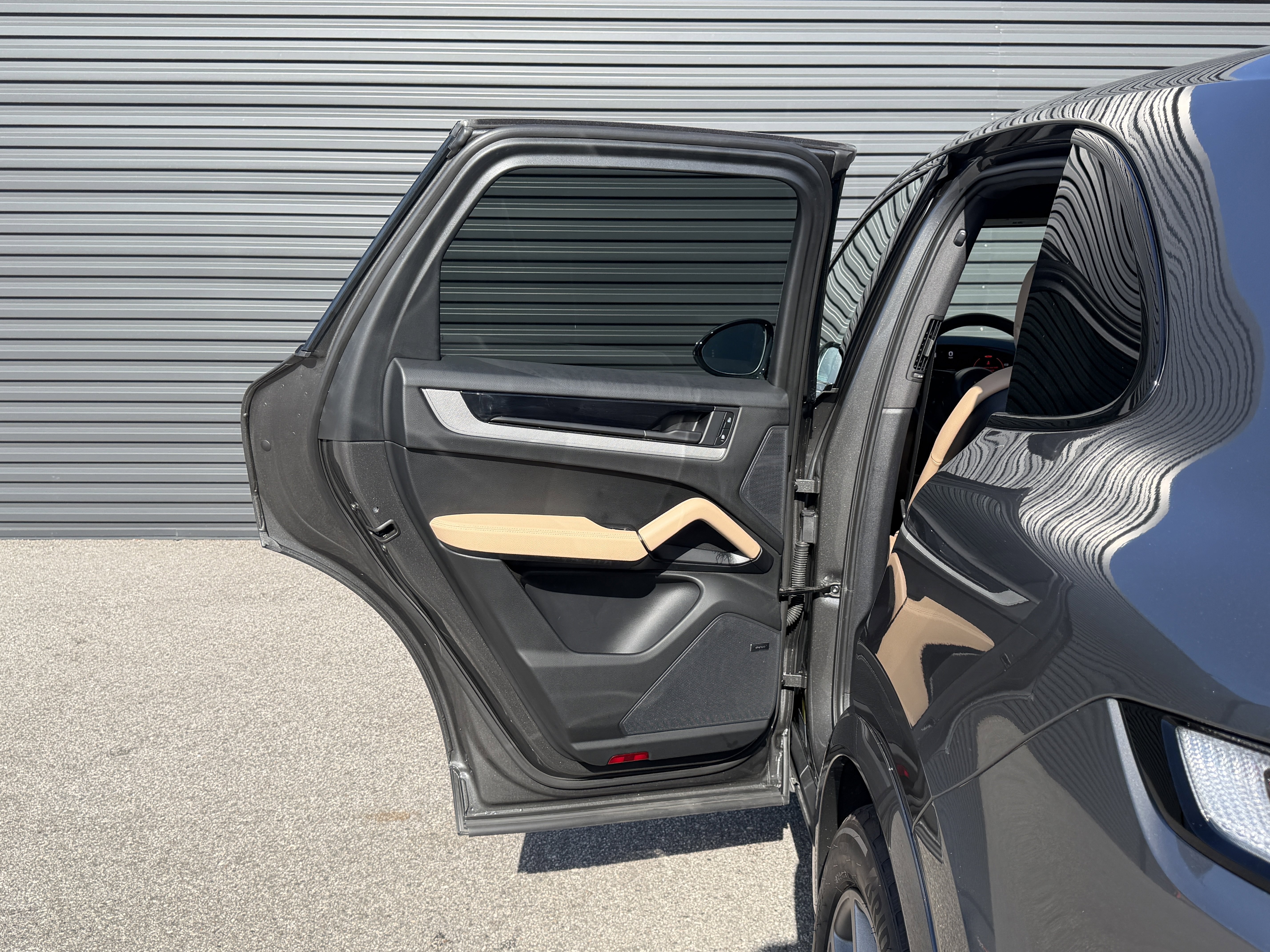 Certified 2025 Porsche Cayenne image 23