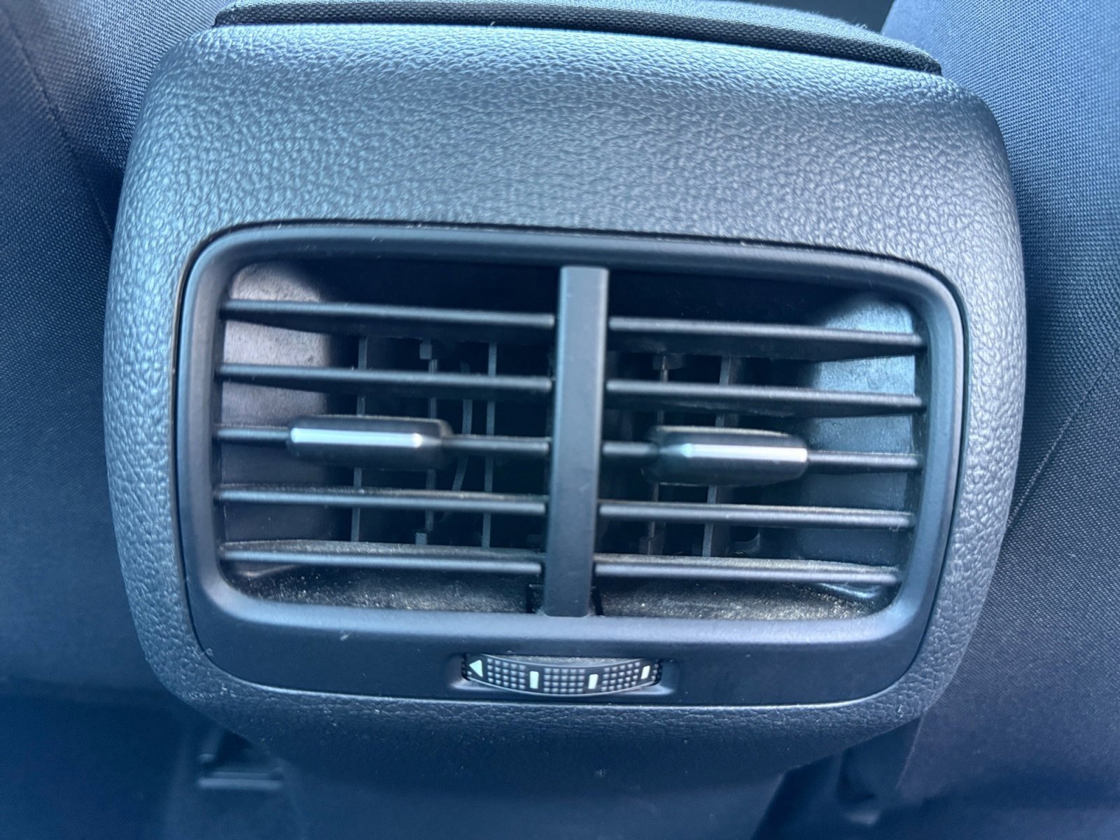 Used 2016 Volkswagen e-Golf SE image 31