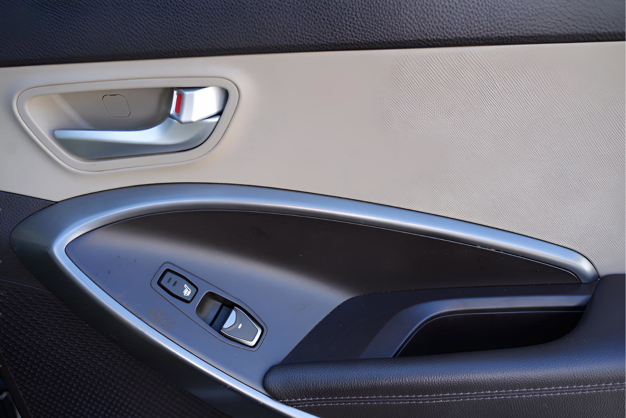 Used 2017 Hyundai Santa Fe Sport w/ Cargo Package image 18