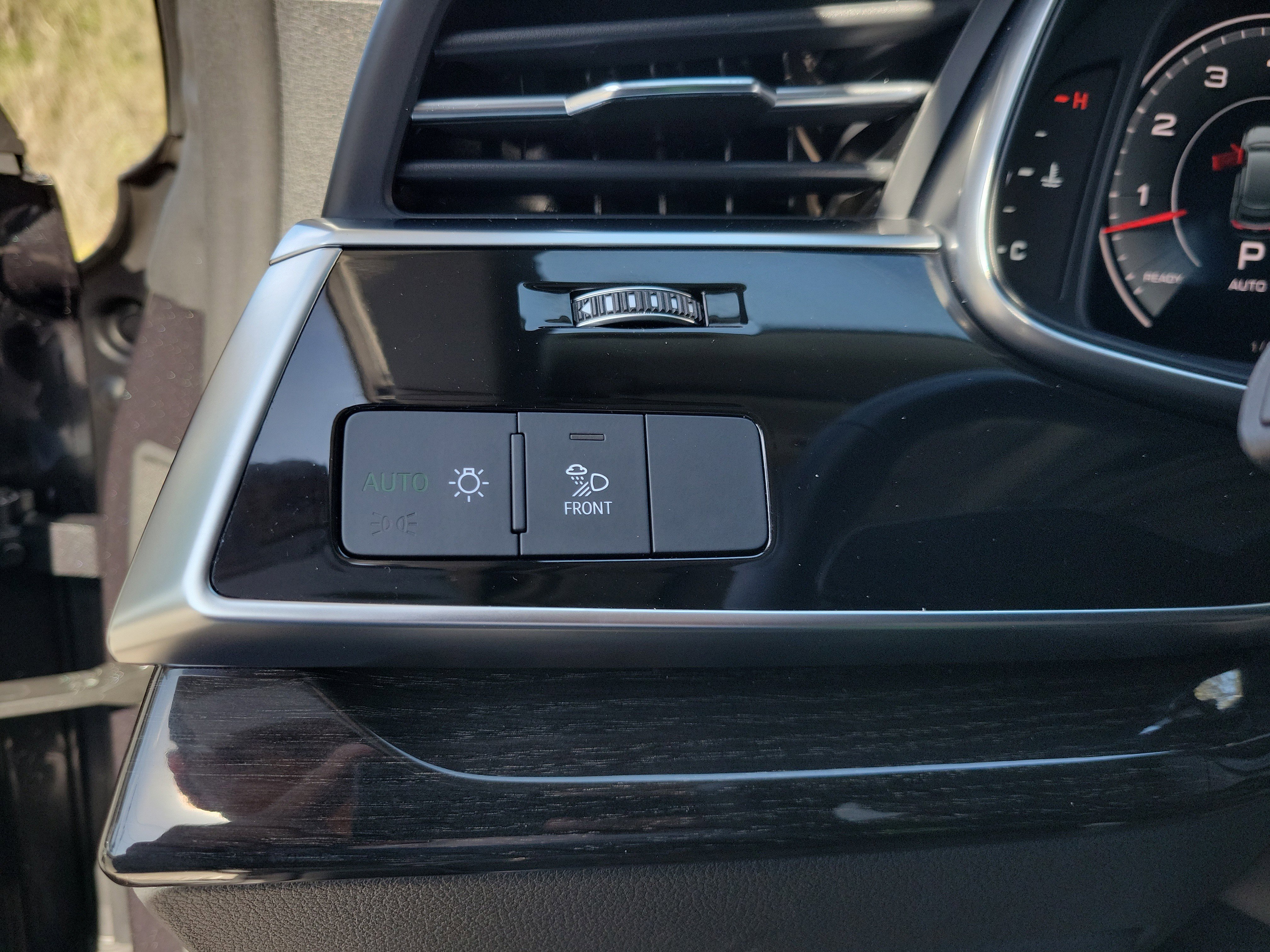 Certified 2025 Audi Q8 Premium Plus image 31