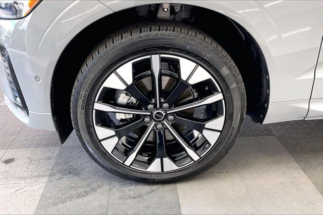 Used 2026 Volvo XC60 B5 Plus w/ Climate Package PRO AWD/4WD image 8