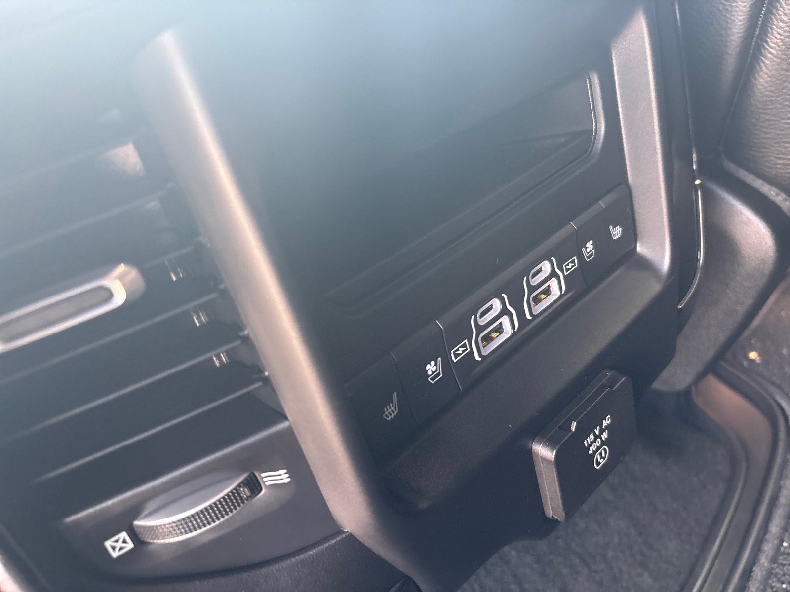 Used 2023 RAM 1500 Limited w/ Body Color Bumper Group AWD/4WD image 5