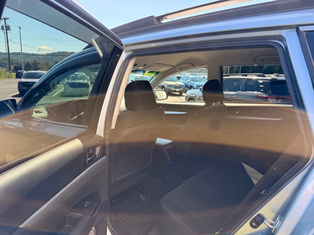 Used 2013 Subaru Outback 2.5i Premium w/ All-Weather Pkg AWD/4WD image 17