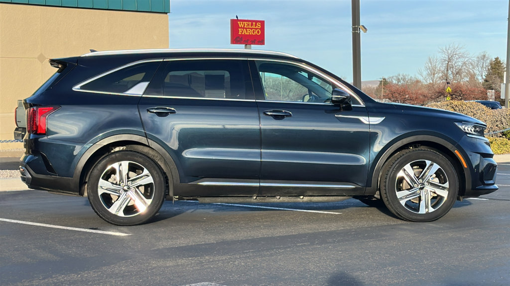 Used 2023 Kia Sorento EX image 2
