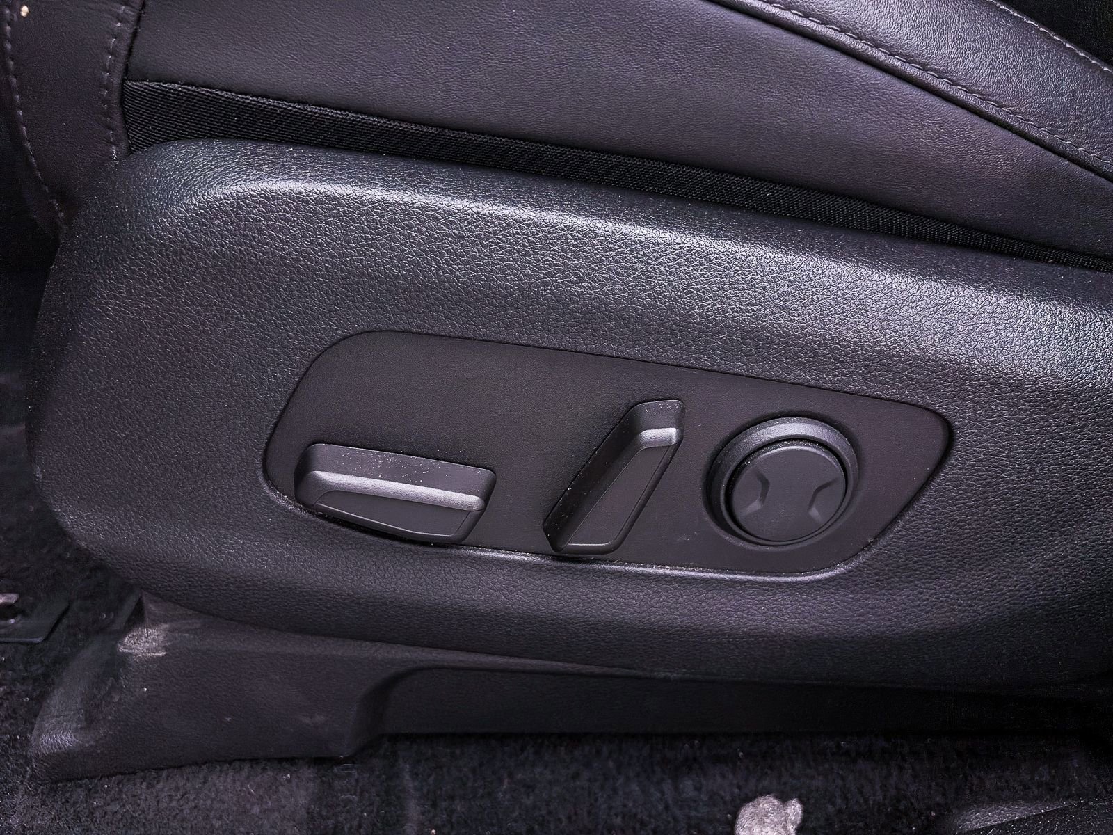 Used 2024 Kia Carnival LX image 18