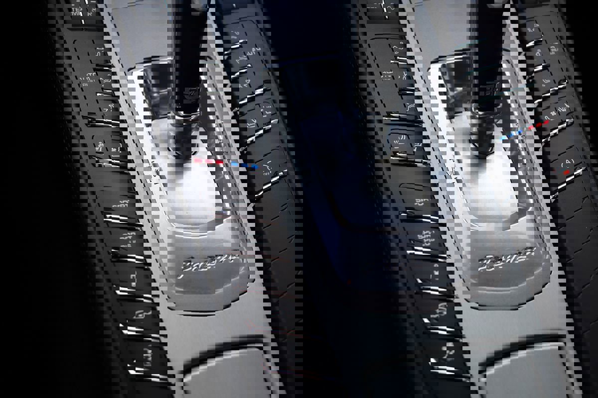 Used 2015 Porsche Panamera S image 30