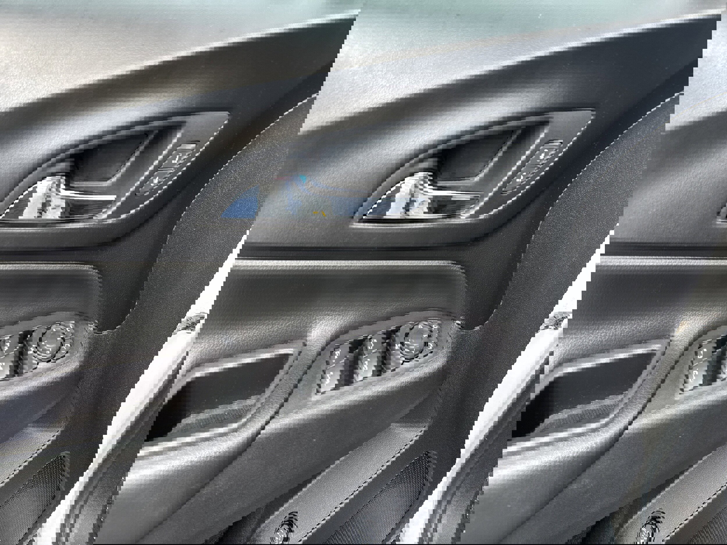 Used 2018 Chevrolet Equinox LT image 6