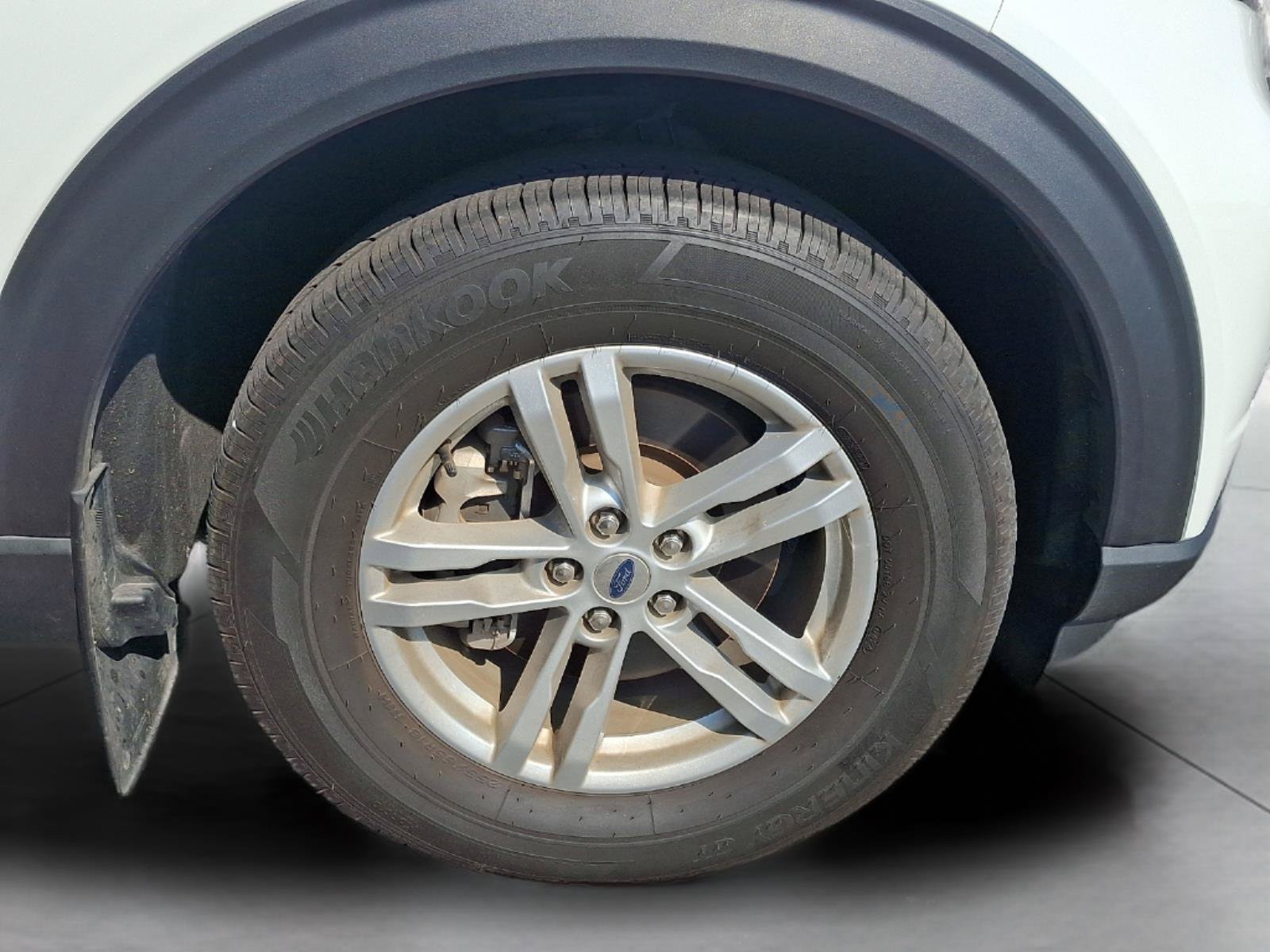 Used 2024 Ford Explorer XLT AWD/4WD image 10