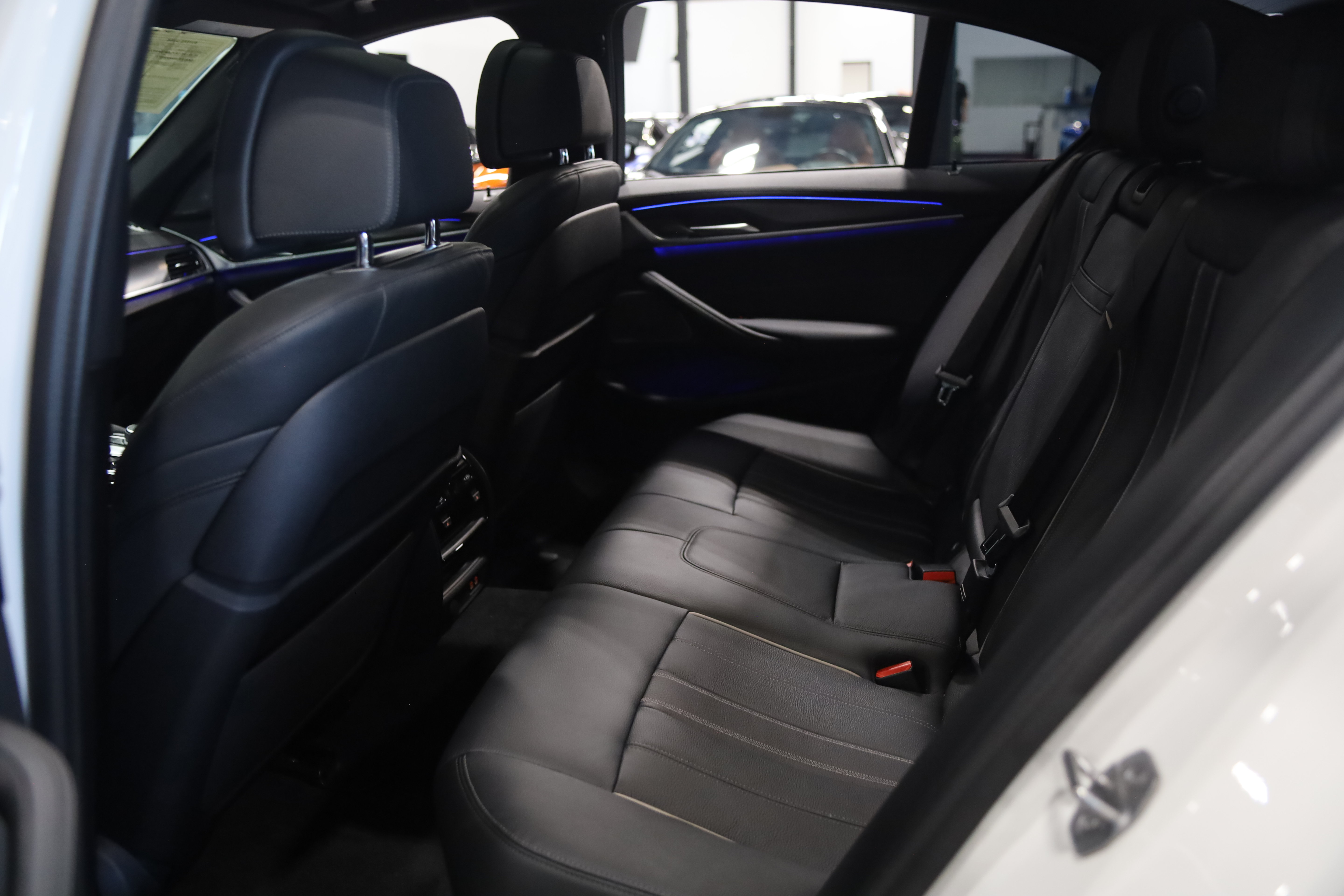Used 2022 BMW M550i xDrive w/ Premium Package AWD/4WD image 38