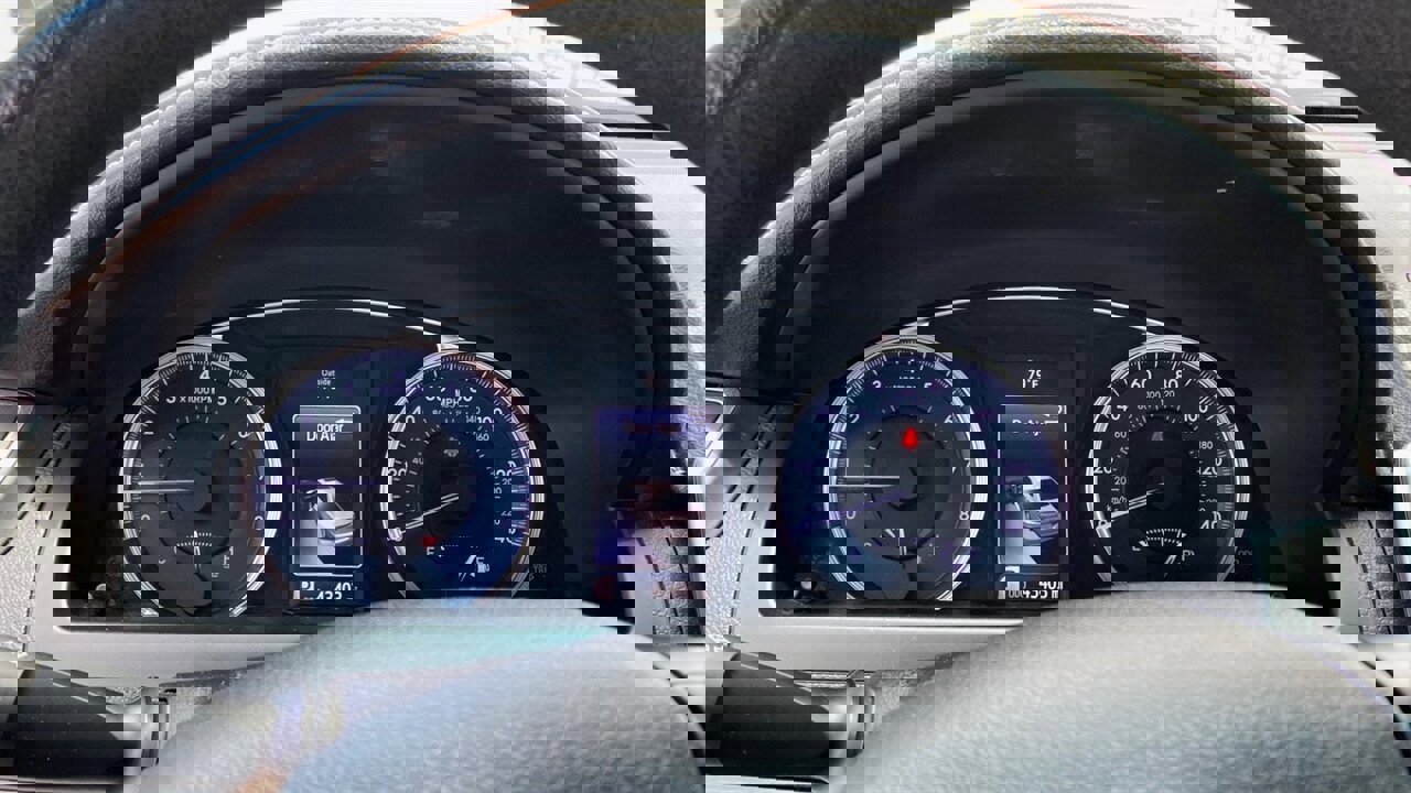 Used 2017 Toyota Camry LE image 11