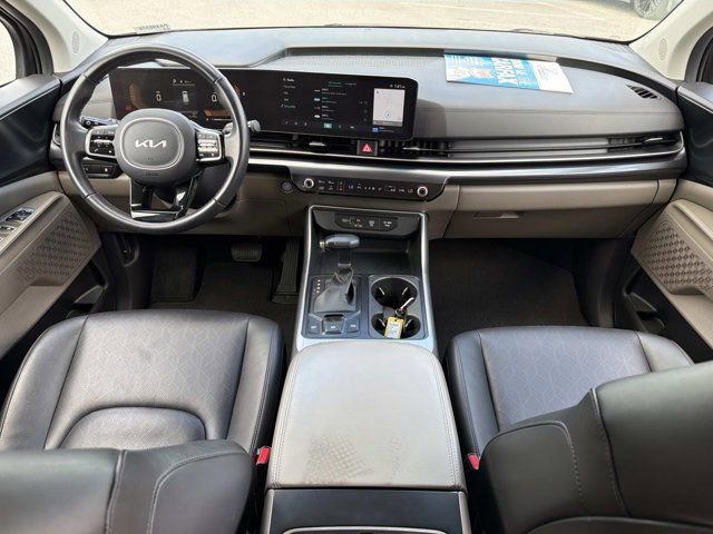 Used 2025 Kia Carnival FWD image 21