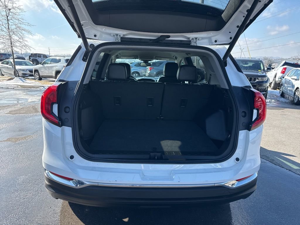 Used 2024 GMC Terrain SLT image 30