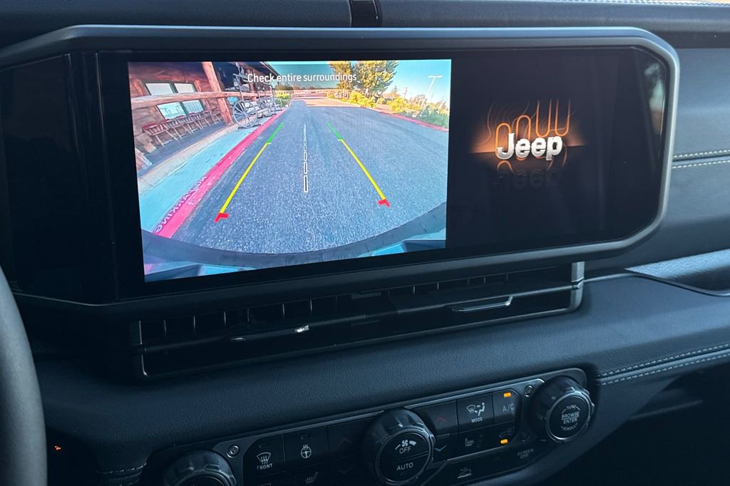 Used 2024 Jeep Wrangler Sahara image 22