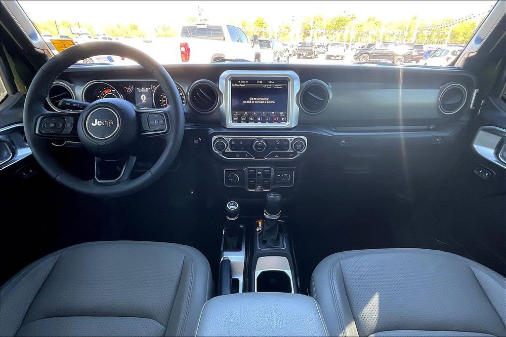 Used 2023 Jeep Gladiator Sport image 15