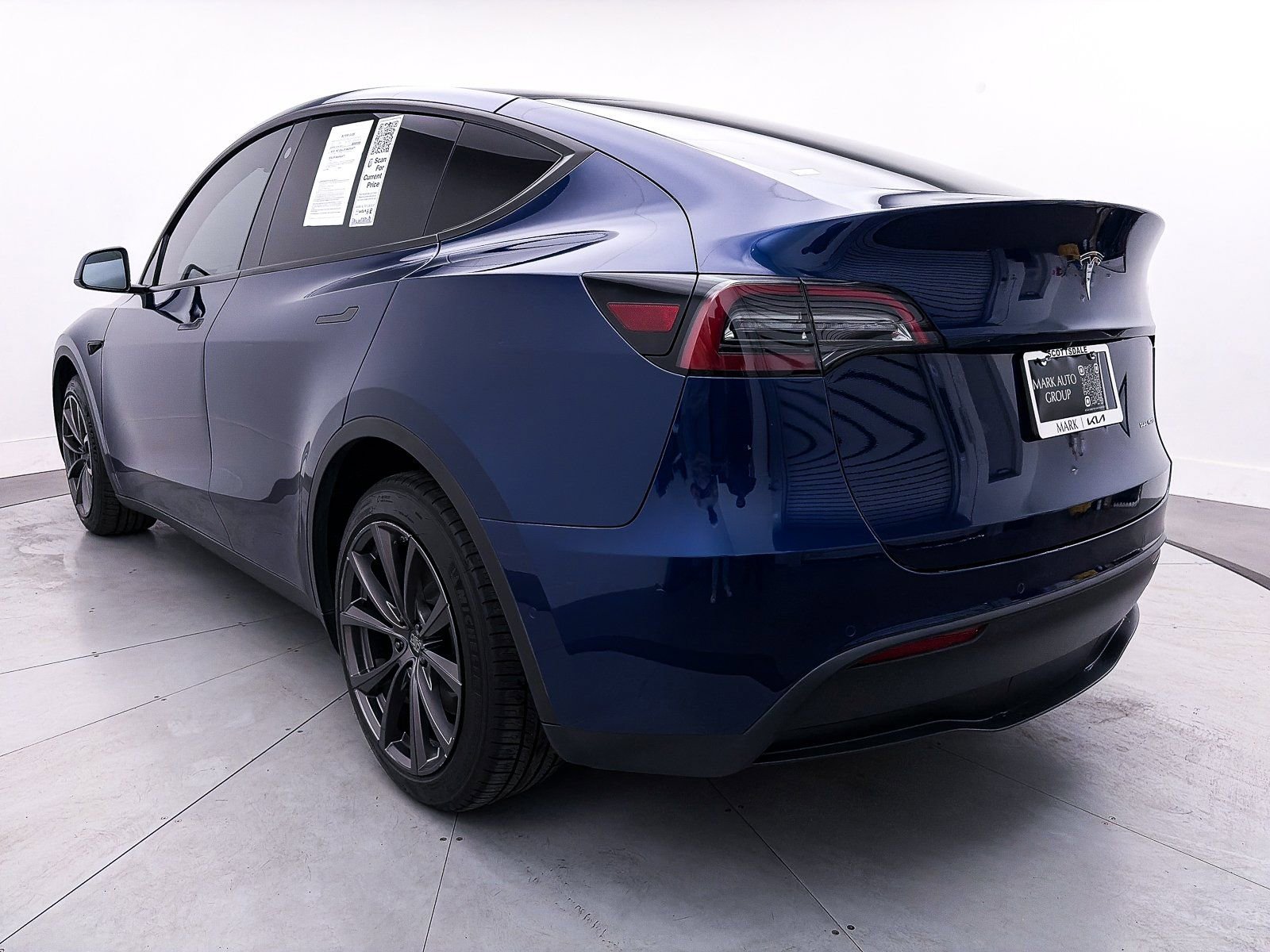 Used 2022 Tesla Model Y Long Range image 12