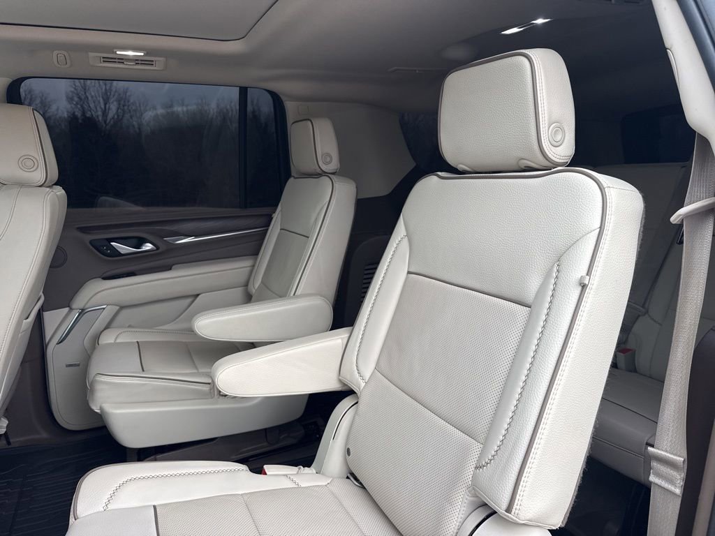 Used 2022 GMC Yukon XL Denali w/ Denali Premium Package image 38